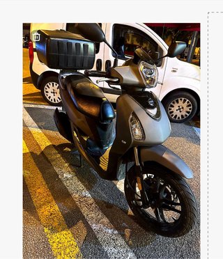 Moto SYM Scooter Gris Automática