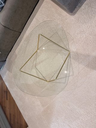 Mesa Centro GUBI Pedrera Cristal y Metal Dorado
