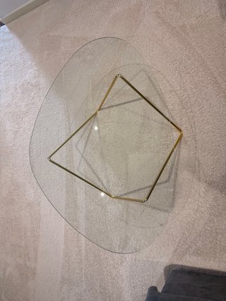 Mesa Centro GUBI Pedrera Cristal y Metal Dorado