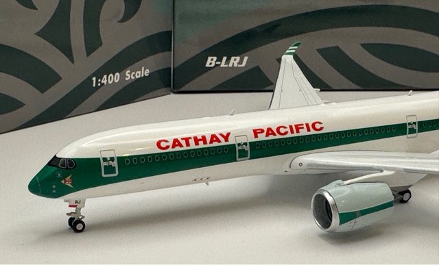 Maqueta Avión Cathay Pacific A350-900 B-LRJ 80th
