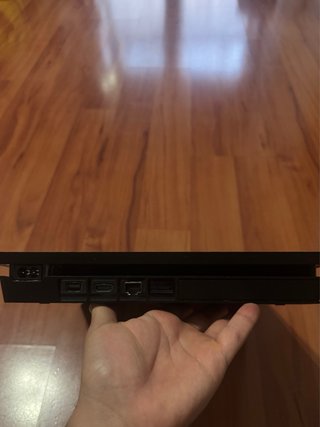 PS4 Slim 1TB + 2 mandos originales