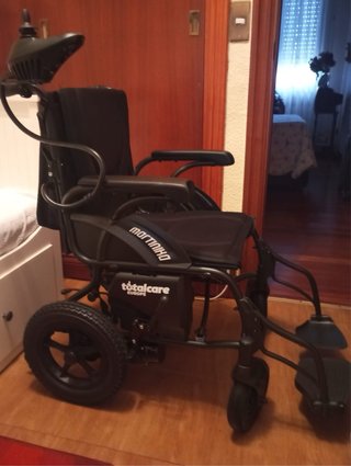 Silla de ruedas eléctrica ligera
