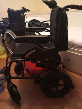 Silla de ruedas eléctrica ligera