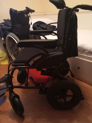 Silla de ruedas eléctrica ligera
