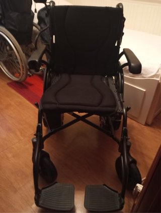 Silla de ruedas eléctrica ligera