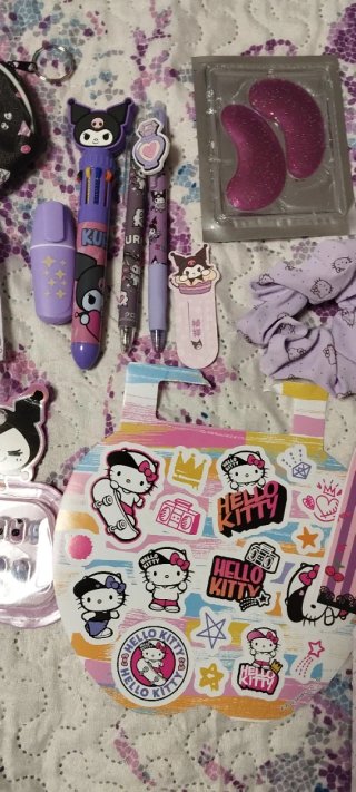 Lote Kuromi y Hello Kitty Papelería y Beauty