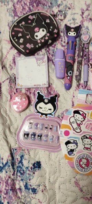 Lote Kuromi y Hello Kitty Papelería y Beauty