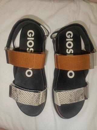 Sandalias Gioseppo Beige y Negro