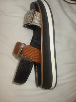 Sandalias Gioseppo Beige y Negro