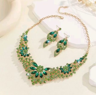Joyería: Gargantilla y Pendientes Verdes
