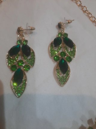Joyería: Gargantilla y Pendientes Verdes