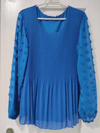 Camisa azul manga larga plisada