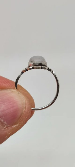 Anillo de Plata y Piedra Luna.