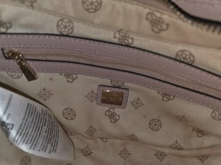 Bolso Guess rosa con monedero