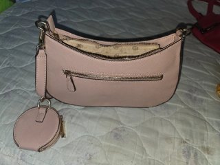Bolso Guess rosa con monedero