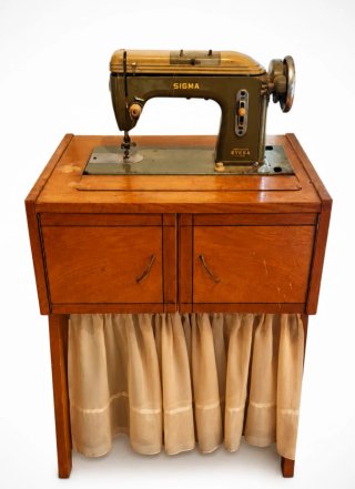 Máquina coser Sigma EYESA con mueble y pedal