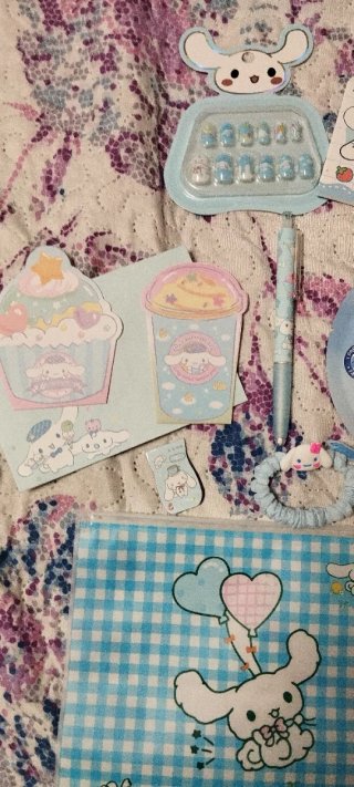 Lote Cinnamoroll: Papelería y Beauty