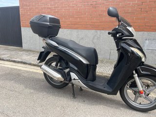 Honda SH 125 Scoopy Negra