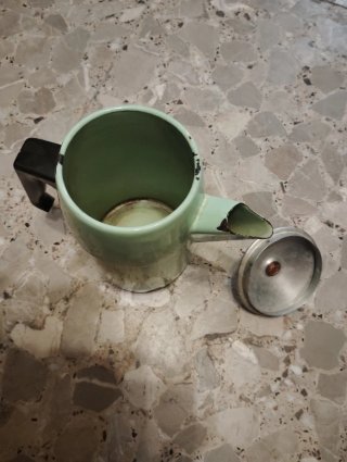 Cafetera antigua color verde menta