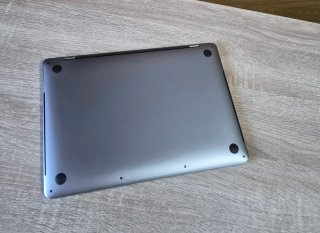 MacBook Pro A2251
