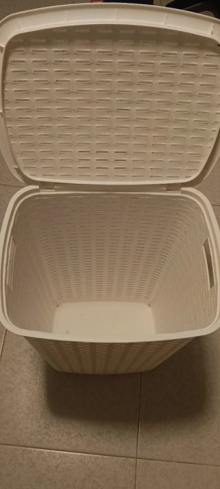 Cesto ropa plástico blanco con tapa