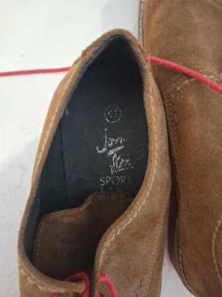 Zapatos ante marrón talla 41 – suela y cordón rojo