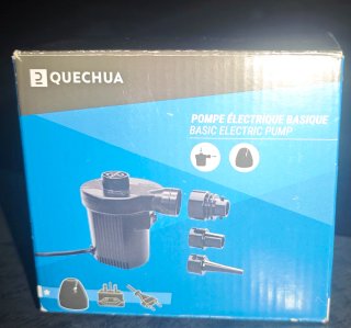Inflador eléctrico Quechua.Un solo uso, 18 €
