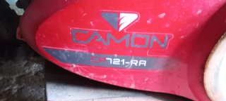 Motocultor rojo con motor