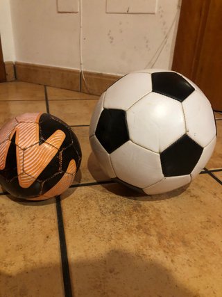 2 Balones de Fútbol (Blanco/Negro y Naranja)