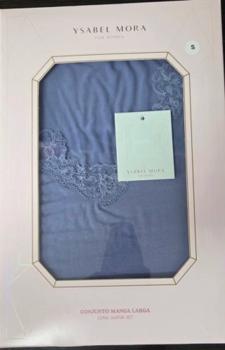 Pijama azul con encaje