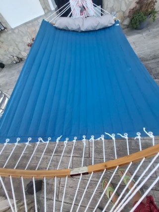 Hamaca de tela y madera