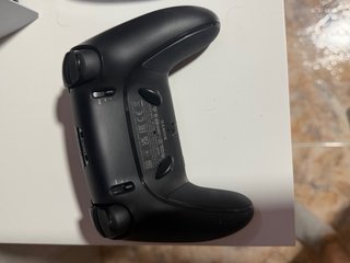 PlayStation 5 con 3 controller