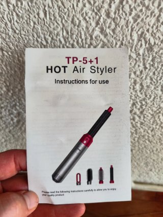 Secador de pelo con accesorios y maletín