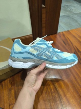 Zapatillas Asics Azules y Blancas