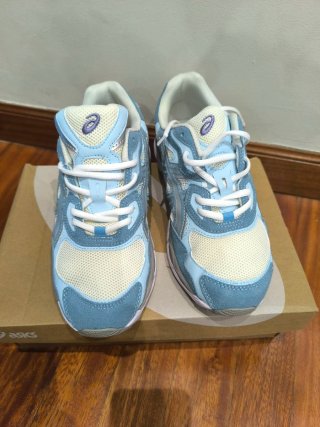 Zapatillas Asics Azules y Blancas