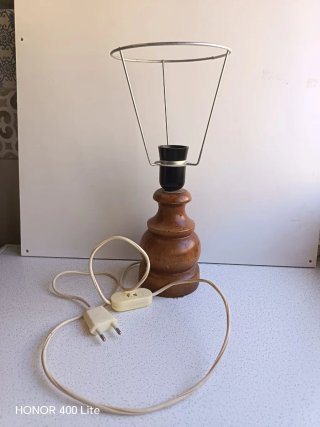 Lámpara de madera torneada sin pantalla