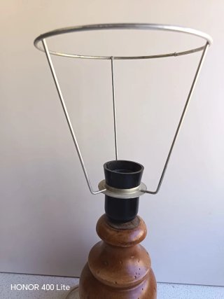 Lámpara de madera torneada sin pantalla