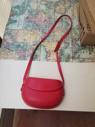 Bolso bandolera rojo cereza