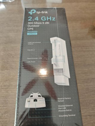 TP-Link Pharos CPE210 2.4 GHz Outdoor CPE