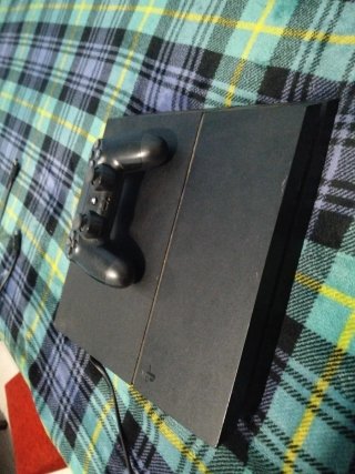 Consola PS4 Negra + Mando