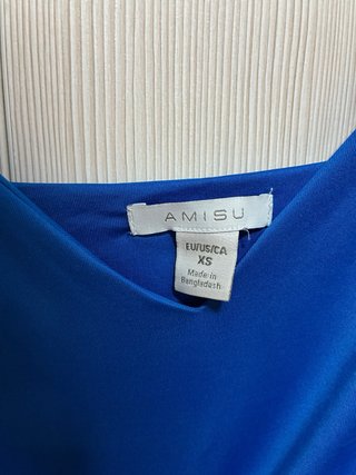 Top azul eléctrico