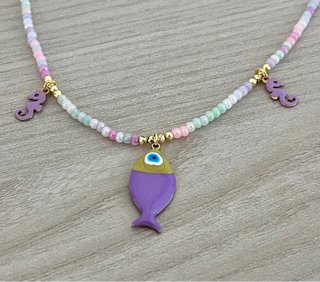 Collana perline colorate con ciondoli