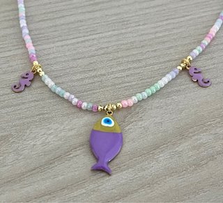 Collana perline colorate con ciondoli