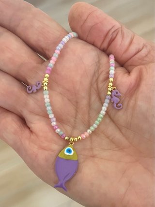 Collana perline colorate con ciondoli