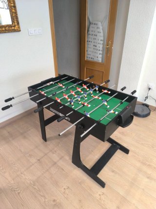 Futbolín.Campo juego 105/60 cm. Altura plegado 150