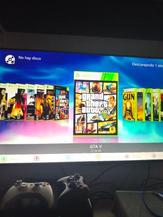 2 Xbox 360 Slim + Mandos y Accesorios