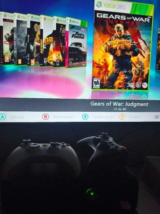 2 Xbox 360 Slim + Mandos y Accesorios