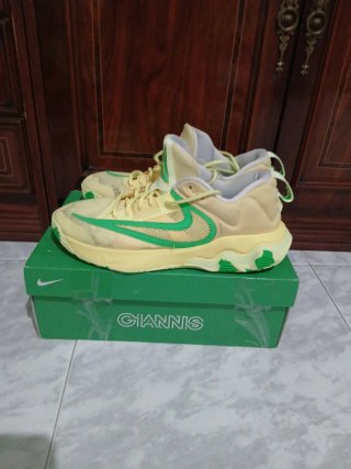 Zapatillas Nike Giannis Verdes y Amarillas