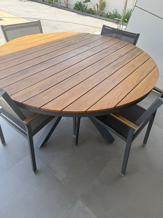 Mesa redonda exterior + 6 sillas
