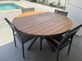 Mesa redonda exterior + 6 sillas